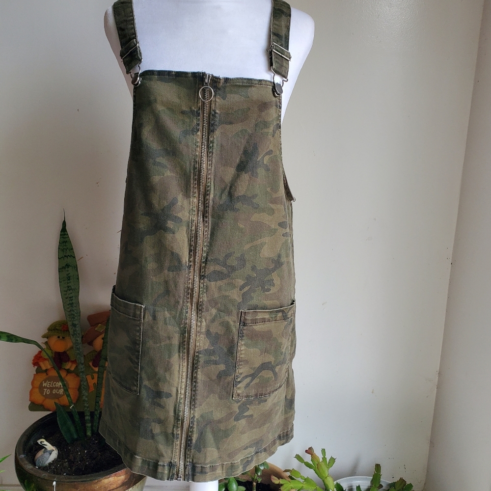 So women   camuflaje jamper  drees sz M.